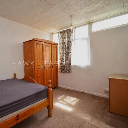Image 3 - Noble Court, Cable Street, St. George in the East, London, E1 8JG, United Kingdom - Apartment for rent