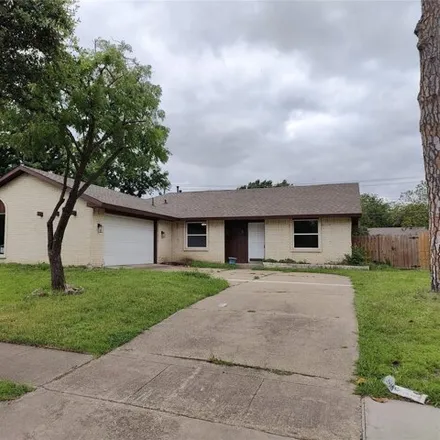 Buy this 4 bed house on 1606 Southeast 4th Street in Grand Prairie, TX 75051