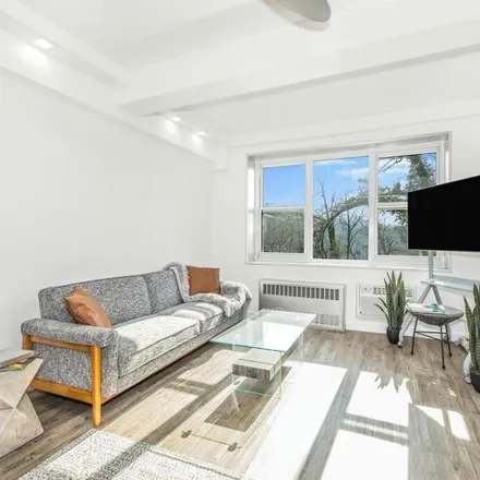 Image 4 - 2465 Palisade Avenue, New York, NY 10463, USA - Apartment for sale