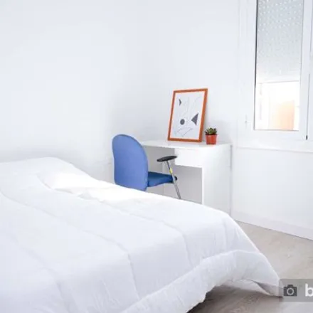 Rent this 2 bed room on Avinguda del Paral·lel in 72, 08001 Barcelona