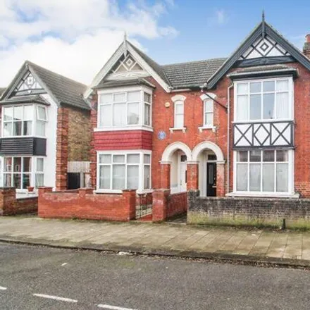 Buy this 5 bed duplex on 70 Milton Road in Bedford, MK40 2AY