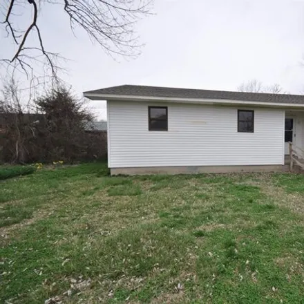 Buy this 3 bed house on 569 S 8th St in Mayfield, KY 42066
