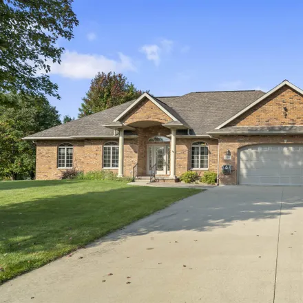 Buy this 3 bed house on 528 Country Club Court in Dyersville, IA 52040