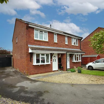 Buy this 3 bed duplex on 14 Cambrian Drive in Yate, BS37 5TR