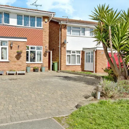 Buy this 4 bed duplex on Goldsworthy Drive in Great Wakering, SS3 0AU