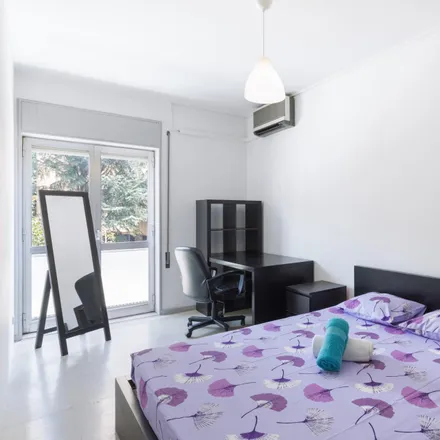 Rent this 9 bed room on Rua de Santos Pousada 385 in 387, 389