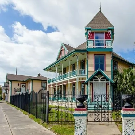 Rent this 5 bed house on 1009 Martin Luther King Boulevard - 29th Street in Galveston, TX 77550