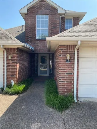 Rent this 3 bed townhouse on 2 Country Club Place in Waxahachie, TX 75165