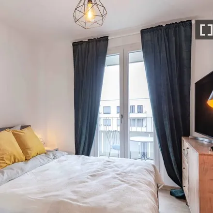 Rent this 6 bed room on Klara-Franke-Straße 6 in 10557 Berlin, Germany