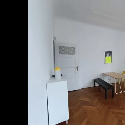 Rent this 4 bed apartment on Kosmetikstudio in Stahlheimer Straße, 10439 Berlin