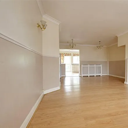 Rent this 2 bed townhouse on 198A Queen's Drive in Waltham Cross, EN8 7PR