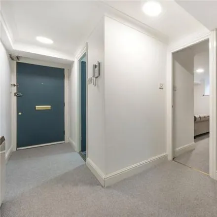 Image 5 - Riverway House, 260 Westferry Road, Millwall, London, E14 3AG, United Kingdom - Apartment for sale