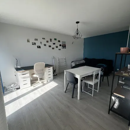 Rent this 2 bed apartment on 4 Rue des Grands Champs (Juigné-sur-Loire) in 49610 Les Garennes sur Loire, France