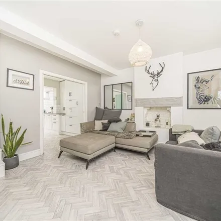 Rent this 4 bed apartment on York Road in London, TW11 8SL