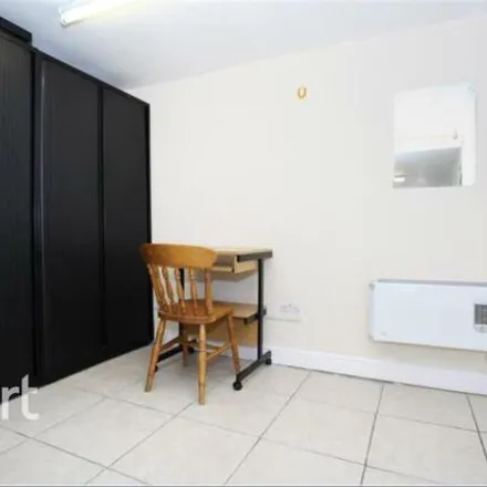 Image 5 - 3 Sycamore Avenue, London, W5 4LD, United Kingdom - Apartment for rent
