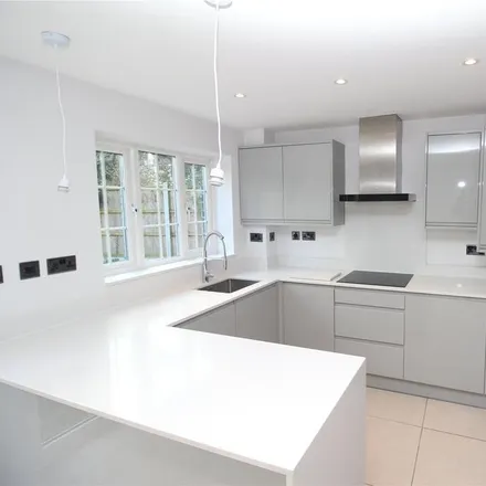 Image 5 - Fitzroy Close, Billericay, CM12 0TY, United Kingdom - Duplex for rent