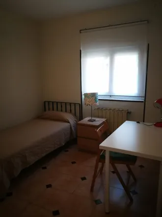 Rent this 4 bed room on Madrid in Calle de la Encomienda de Palacios, 47