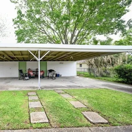 Image 2 - 1321 Clearview Parkway, Metairie, LA 70001, USA - House for sale