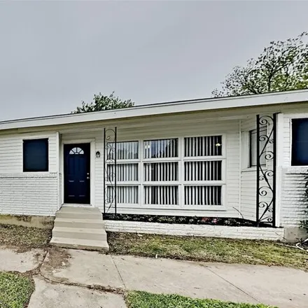 Rent this 3 bed house on 1104 Poindexter Avenue in Cleburne, TX 76033