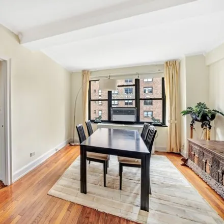Image 3 - 240 East 79th Street, New York, NY 10075, USA - Apartment for sale