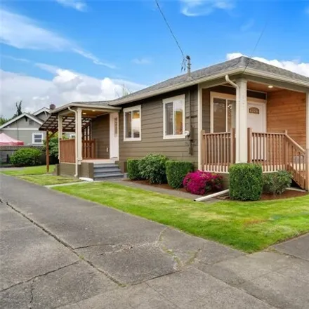 Buy this 2 bed house on 807 North 2nd Street in Renton, WA 98057