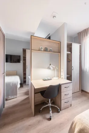 Rent this 184 bed room on Calle del Cristo de la Guía in 28032 Madrid, Spain