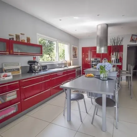 Rent this 6 bed house on 33160 Saint-Médard-en-Jalles