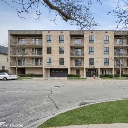 Buy this 2 bed condo on 724 12th Street in Wilmette, New Trier Township