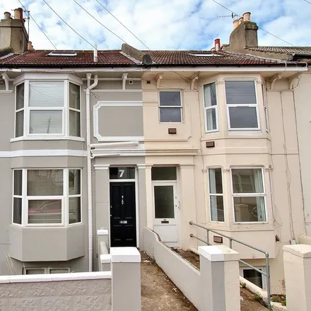 Rent this 6 bed townhouse on 6 Caledonian Road in Brighton, BN2 3HX