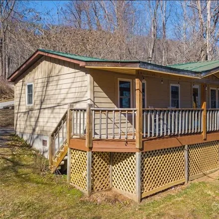 Buy this studio apartment on 2 Stack Rock Trail in Haywood County, NC 28785