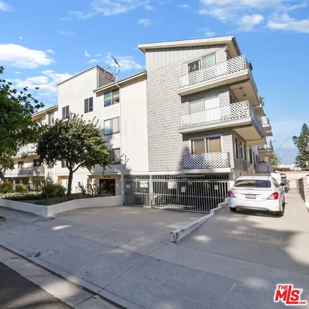 Buy this studio condo on 3734 South Canfield Avenue in Los Angeles, CA 90034