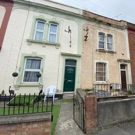 Buy this 2 bed townhouse on 139 City Road in Bristol, BS2 8YH