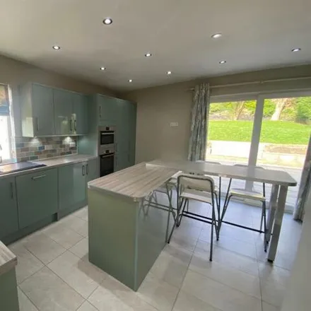 Image 2 - 18 The Ghyll, Kirklees, HD2 2FE, United Kingdom - House for rent