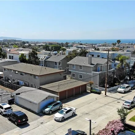 Rent this 2 bed townhouse on 752 9th Street in Hermosa Beach, CA 90254