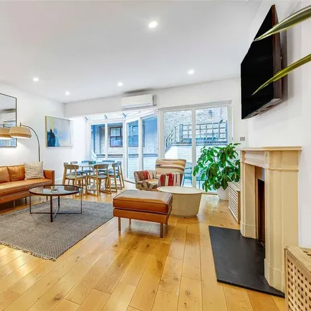 Rent this 4 bed house on 17 Saint Michael's Street in London, W2 1RE