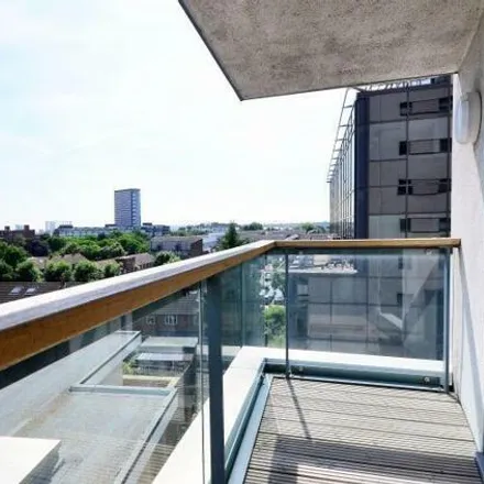 Image 8 - City Tower, 3 Limeharbour, Cubitt Town, London, E14 9LS, United Kingdom - Apartment for rent