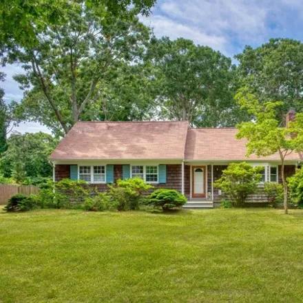 Buy this 3 bed house on 15 Woodfield Avenue in Southampton, East Quogue