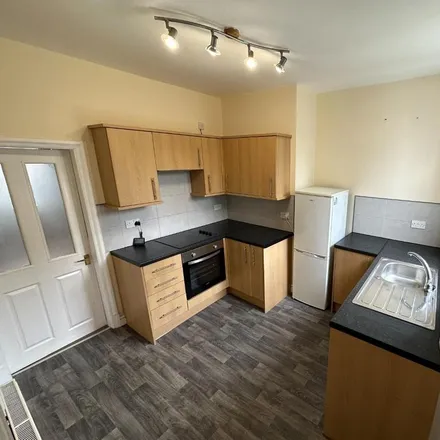 Image 3 - Nora Street, Barrowford, BB9 8NP, United Kingdom - Townhouse for rent