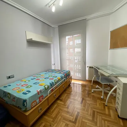 Rent this 2 bed apartment on Avenida de la Costa in 53D, 33205 Gijón