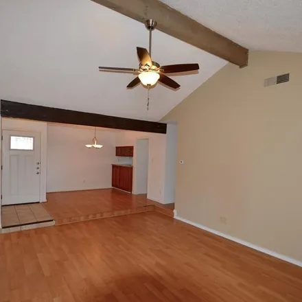 Image 7 - 10051 Woodland Village Drive, Austin, TX 78750, USA - Apartment for rent