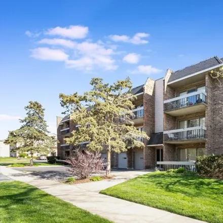 Buy this 2 bed condo on 4353 Lindenwood Drive in Matteson, IL 60443