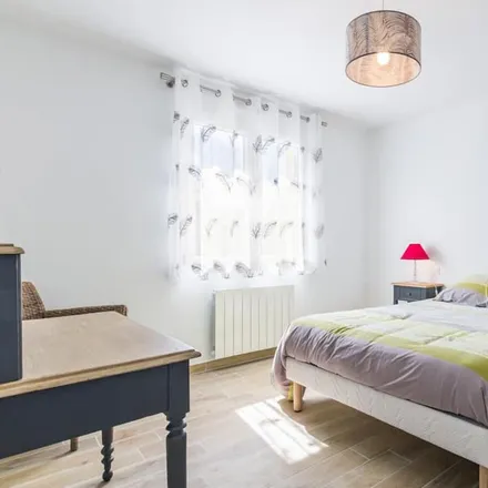 Rent this 2 bed townhouse on Saint-Pierre Église in 40 Rue du Général de Gaulle, 50330 Saint-Pierre-Église