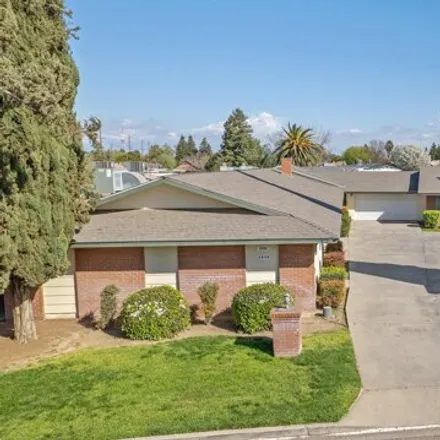 Buy this 9 bed house on 3525 West Colonial Avenue in Visalia, CA 93277