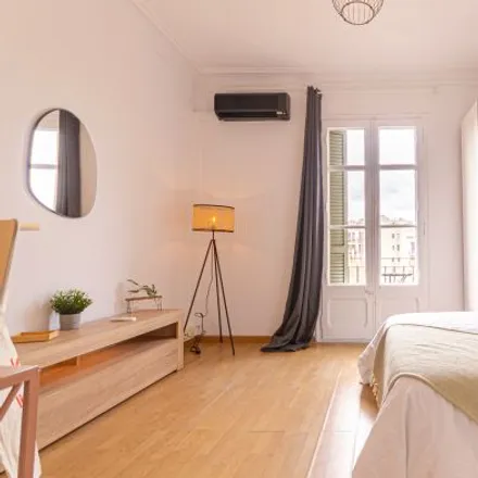 Rent this 2 bed room on Carrer de Calàbria in 98 B, 08001 Barcelona
