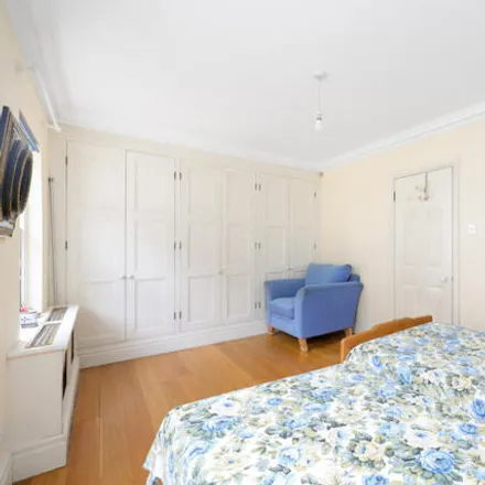 Image 4 - 78 Chenies Mews, London, WC1E 6HU, United Kingdom - Townhouse for sale