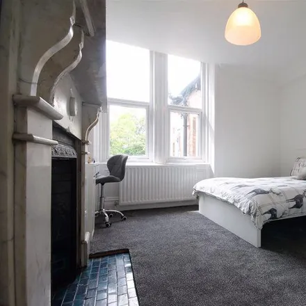 Rent this 8 bed townhouse on Physiohaüs in 37-39 St. George's Terrace, Newcastle upon Tyne