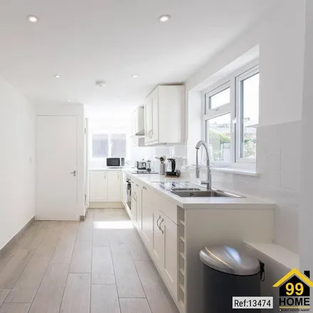 Image 5 - 45 Fentiman Road, London, SW8 1LF, United Kingdom - Townhouse for rent