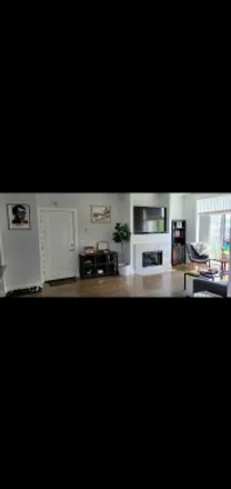 Rent this 1 bed room on 5814 North Glenwood Avenue in Chicago, IL 60660