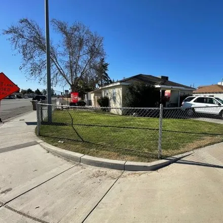 Buy this studio house on 1173 Airport Drive in Kern County, CA 93308