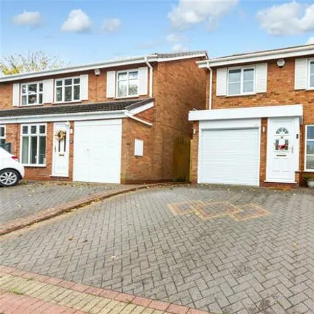 Buy this 3 bed duplex on Oxenton Croft in Hayley Green, B63 1JT